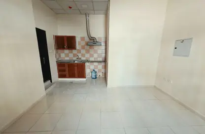 Apartment - 1 Bathroom for rent in Fire Station Road - Muwaileh - Sharjah