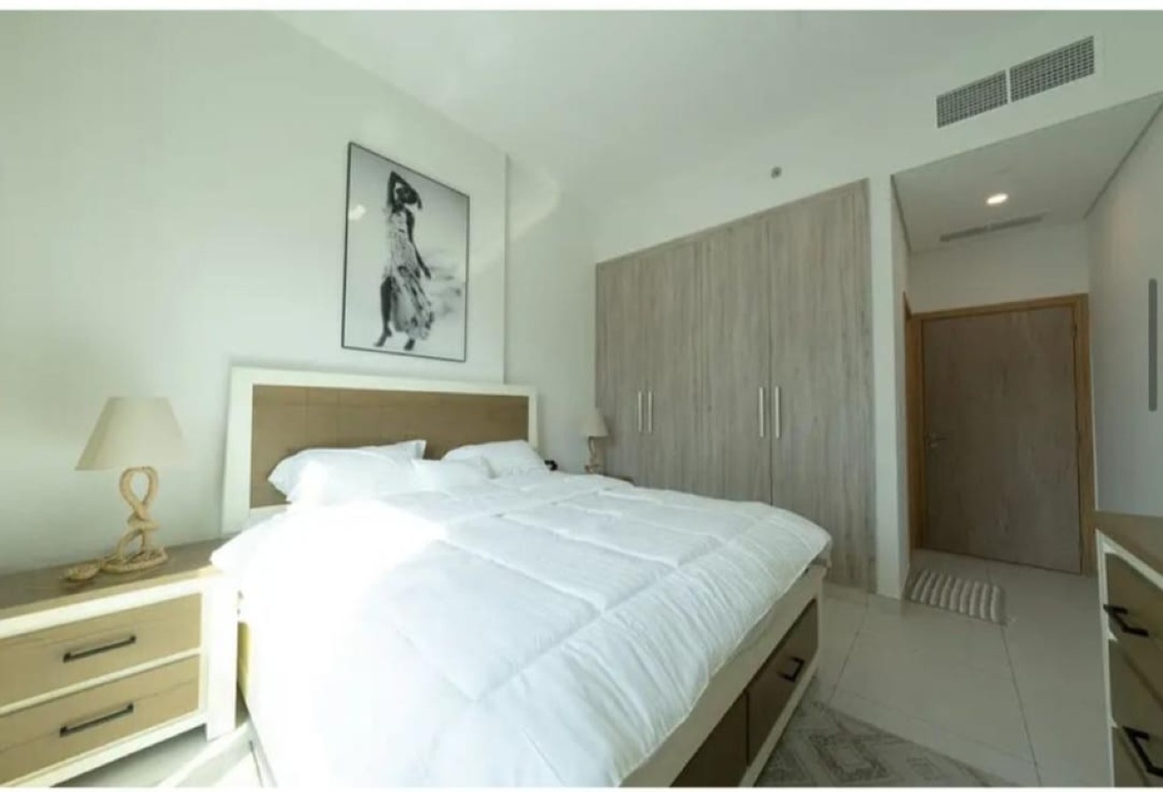 VACANT | FULLY FURNISHED | BURJ KHALIFA VIEW gallery image