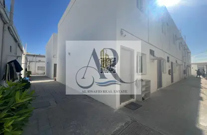 سكن عمال - استوديو - 8 حمامات للايجار في المنطقة الصناعية رقم 10 - المنطقة الصناعية بالشارقة - الشارقة