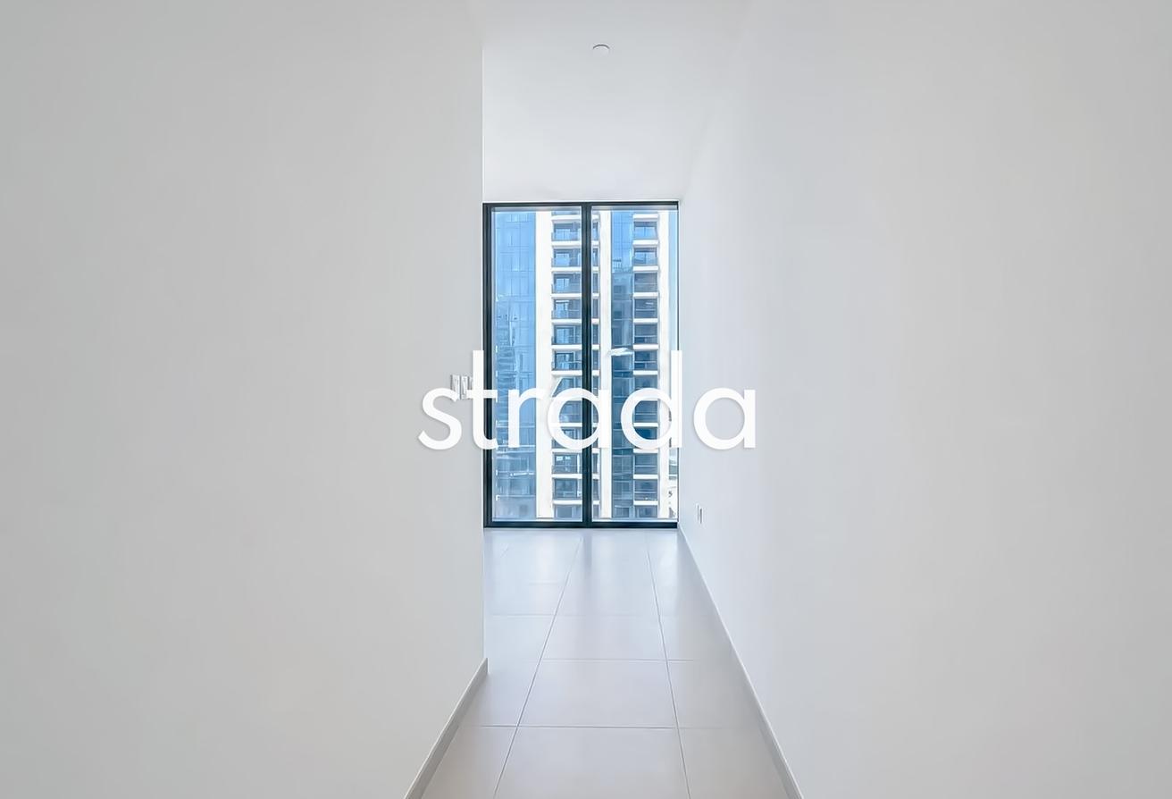 Corner Unit | Unfurnished | Rare Layout photo 9