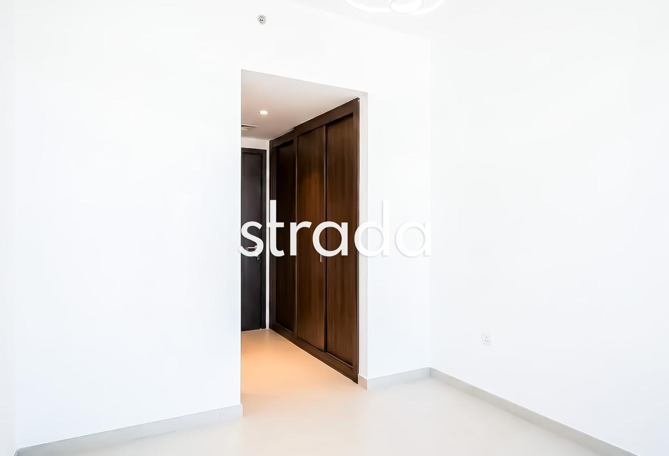 Corner Unit | Unfurnished | Rare Layout photo 7