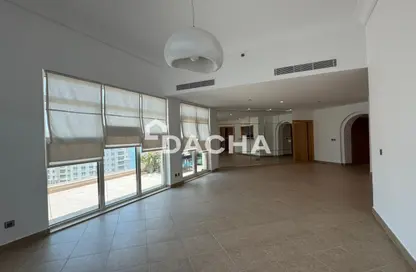 Apartment - 3 Bedrooms - 3 Bathrooms for rent in Al Khushkar - Shoreline Apartments - Palm Jumeirah - Dubai
