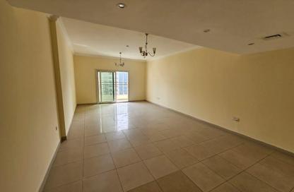Apartment - 3 Bedrooms - 4 Bathrooms for rent in Crystal Plaza - Al Majaz 1 - Al Majaz - Sharjah