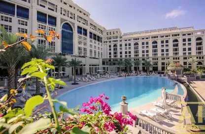 شقة - غرفة نوم - 2 حمامات للايجار في بالازيو فيرساتشي - القرية التراثية - دبي