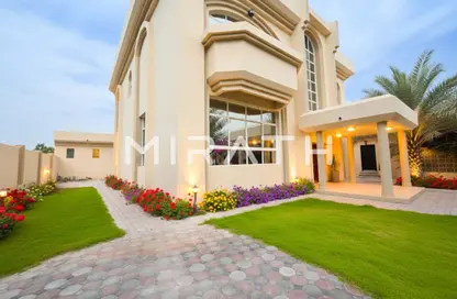 Villa - 4 Bedrooms - 5 Bathrooms for rent in Jumeirah 1 Villas - Jumeirah 1 - Jumeirah - Dubai