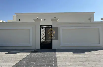 فيلا - 3 غرف نوم - 4 حمامات للايجار في بني ياس - أبوظبي