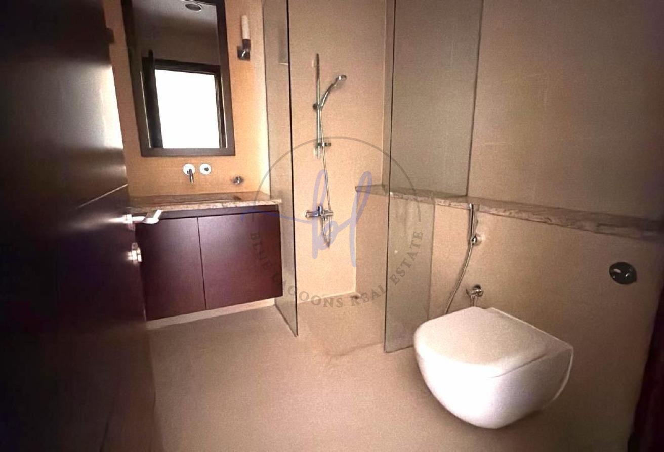 Spacious Layout 3 Bed | Road & Andaz Hotel View photo 8