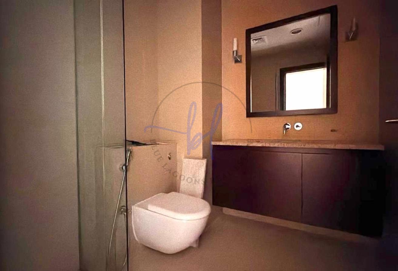 Spacious Layout 3 Bed | Road & Andaz Hotel View photo 12