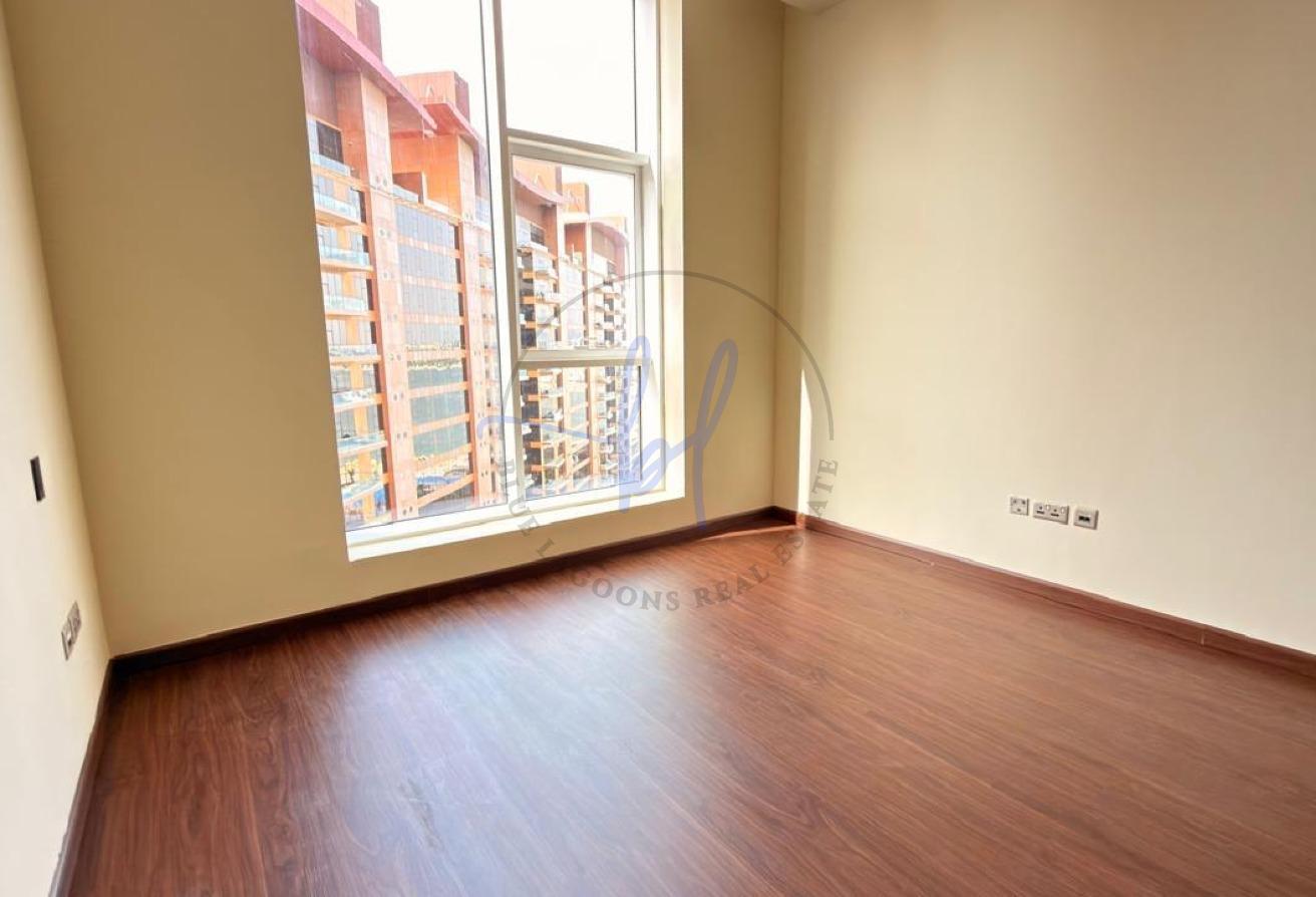 Spacious Layout 3 Bed | Road & Andaz Hotel View photo 16