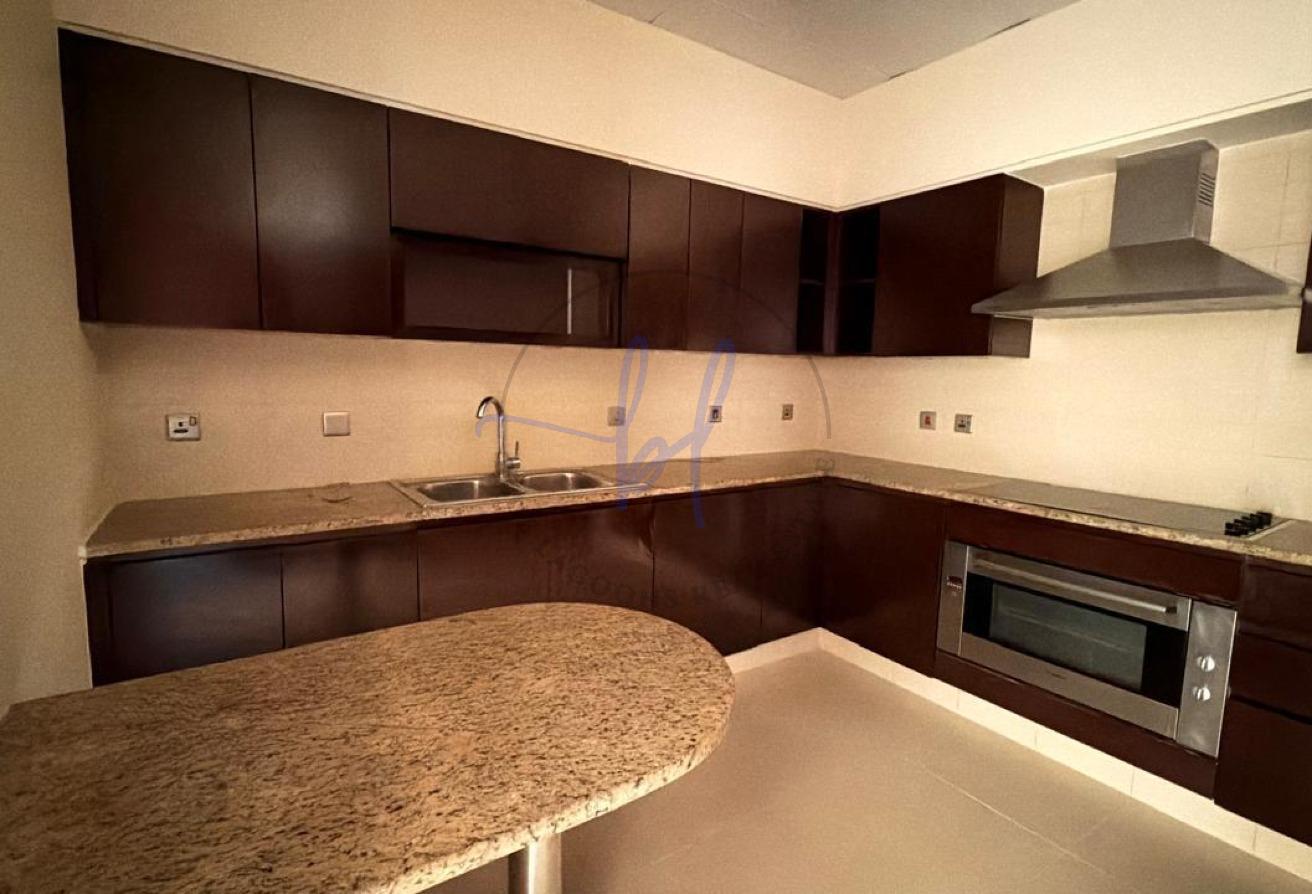 Spacious Layout 3 Bed | Road & Andaz Hotel View photo 19