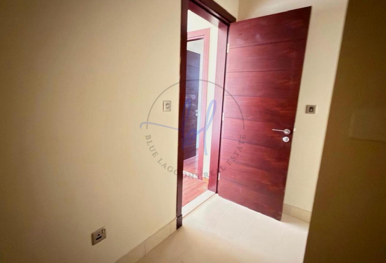 Spacious Layout 3 Bed | Road & Andaz Hotel View photo 7