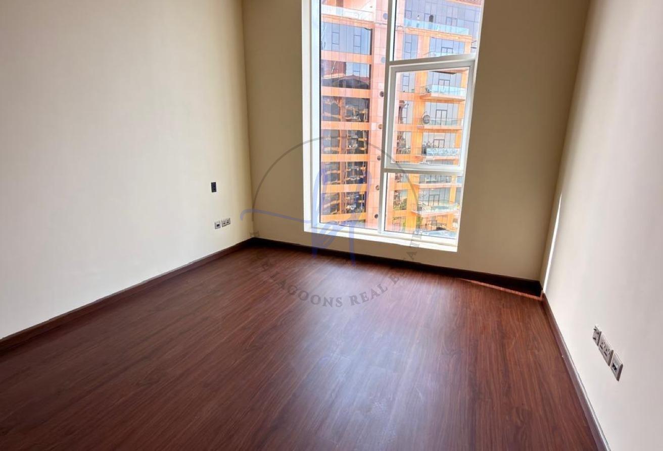 Spacious Layout 3 Bed | Road & Andaz Hotel View photo 13