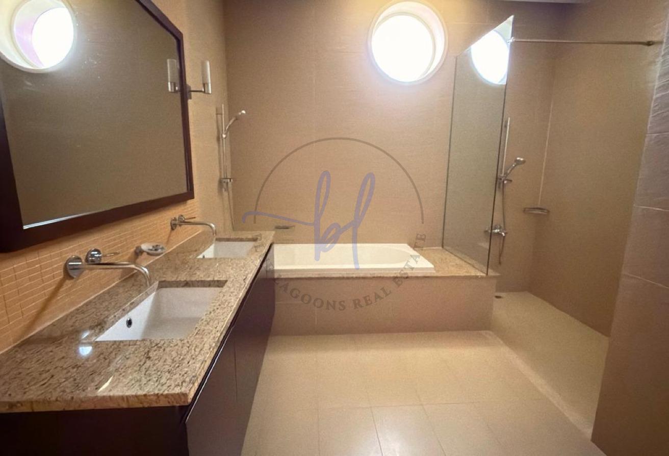 Spacious Layout 3 Bed | Road & Andaz Hotel View photo 23