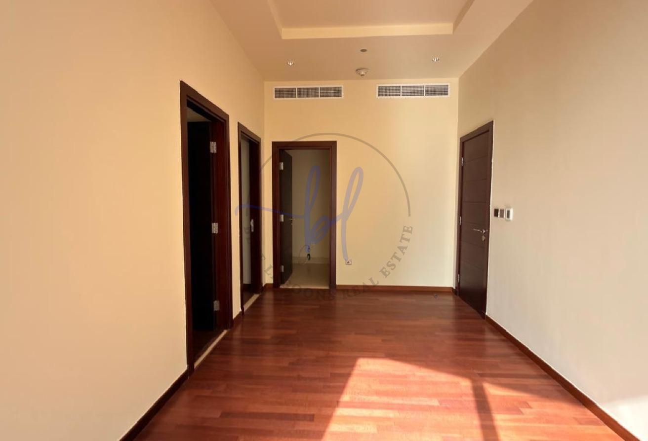 Spacious Layout 3 Bed | Road & Andaz Hotel View photo 6