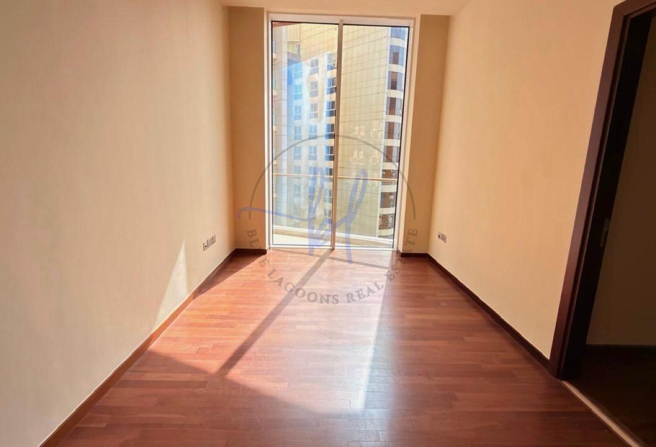 Spacious Layout 3 Bed | Road & Andaz Hotel View photo 5