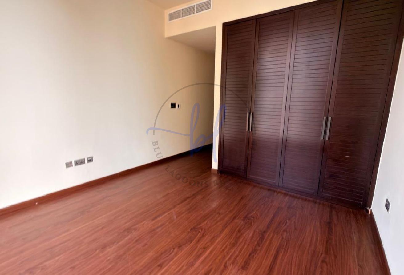 Spacious Layout 3 Bed | Road & Andaz Hotel View photo 15
