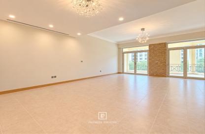 Apartment - 2 - 2 for rent in Al Anbara - Shoreline Apartments - Palm Jumeirah - Dubai