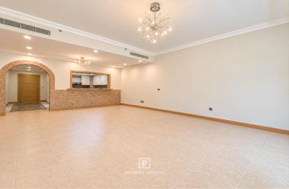 Apartment - 2 - 2 for rent in Al Anbara - Shoreline Apartments - Palm Jumeirah - Dubai