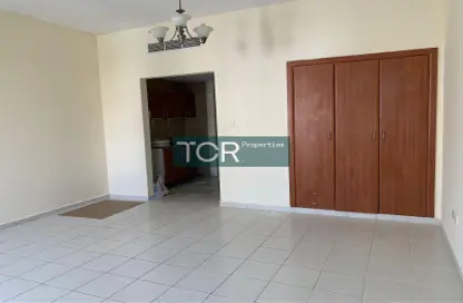 شقة - 1 حمام للبيع في بي14 - طراز فرنسي - المدينة العالمية - دبي