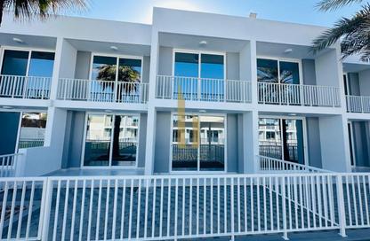 Villa - 3 - 3 for rent in Jumeirah 3 Villas - Jumeirah 3 - Jumeirah - Dubai