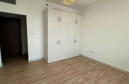 Apartment - 3 Bedrooms - 3 Bathrooms for rent in Ajman Creek Towers - Al Rashidiya 1 - Al Rashidiya - Ajman
