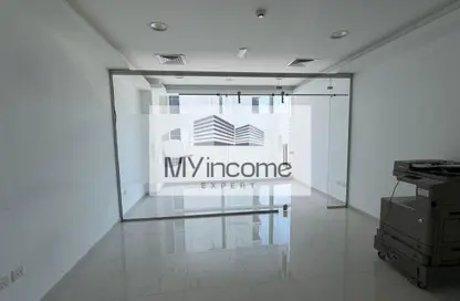 مكتب - غرفة نوم للايجار في برج تماني - الخليج التجاري - دبي