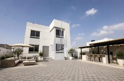 Villa - 4 Bedrooms - 5 Bathrooms for rent in Al Aweer 1 - Al Aweer - Dubai