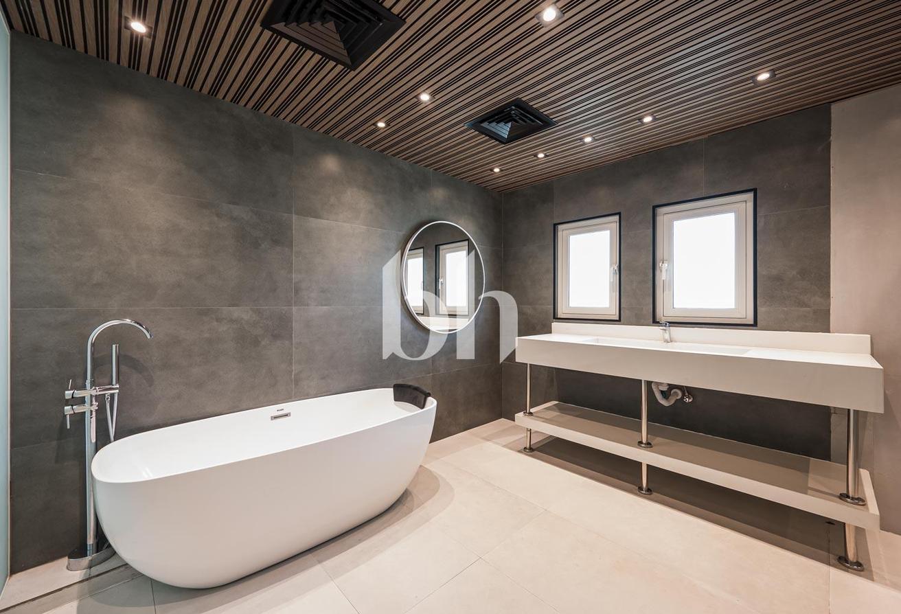 Upgraded & Extended | Lake View | E1 Hattan photo 17