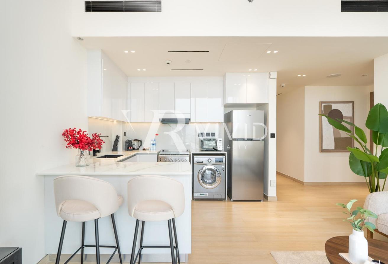 High Floor | Furnished | Modern 1 Bed photo 3