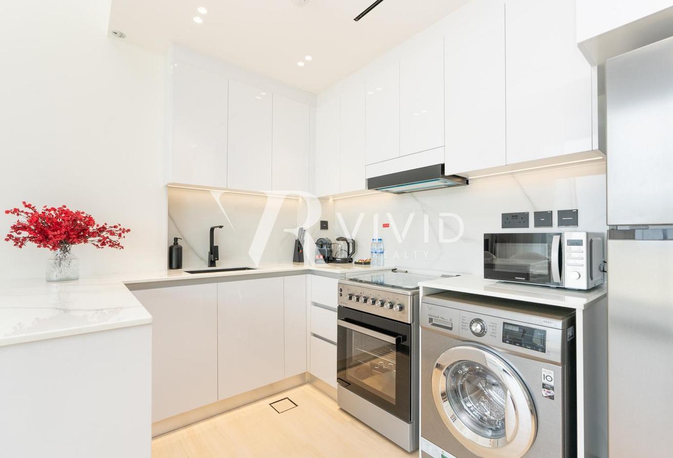 High Floor | Furnished | Modern 1 Bed photo 4