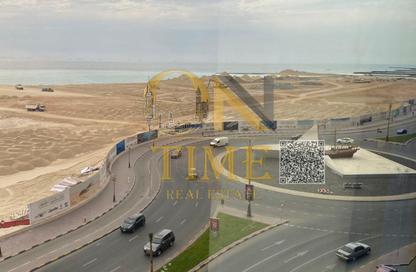 شقة - 2 غرف نوم - 2 حمامات للايجار في مساكن كورنيش عجمان - طريق كورنيش عجمان - عجمان