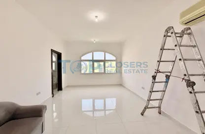 شقة - غرفة نوم - 1 حمام للايجار في بيدا بن عمار - عشارج - العين شقة - غرفة نوم - 1 حمام للايجار في بيدا بن عمار - عشارج - العين