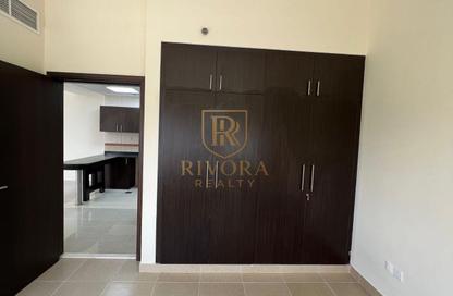 Apartment - 1 - 2 for rent in Infinity Building - Sheikh Zayed Road - Dubai
