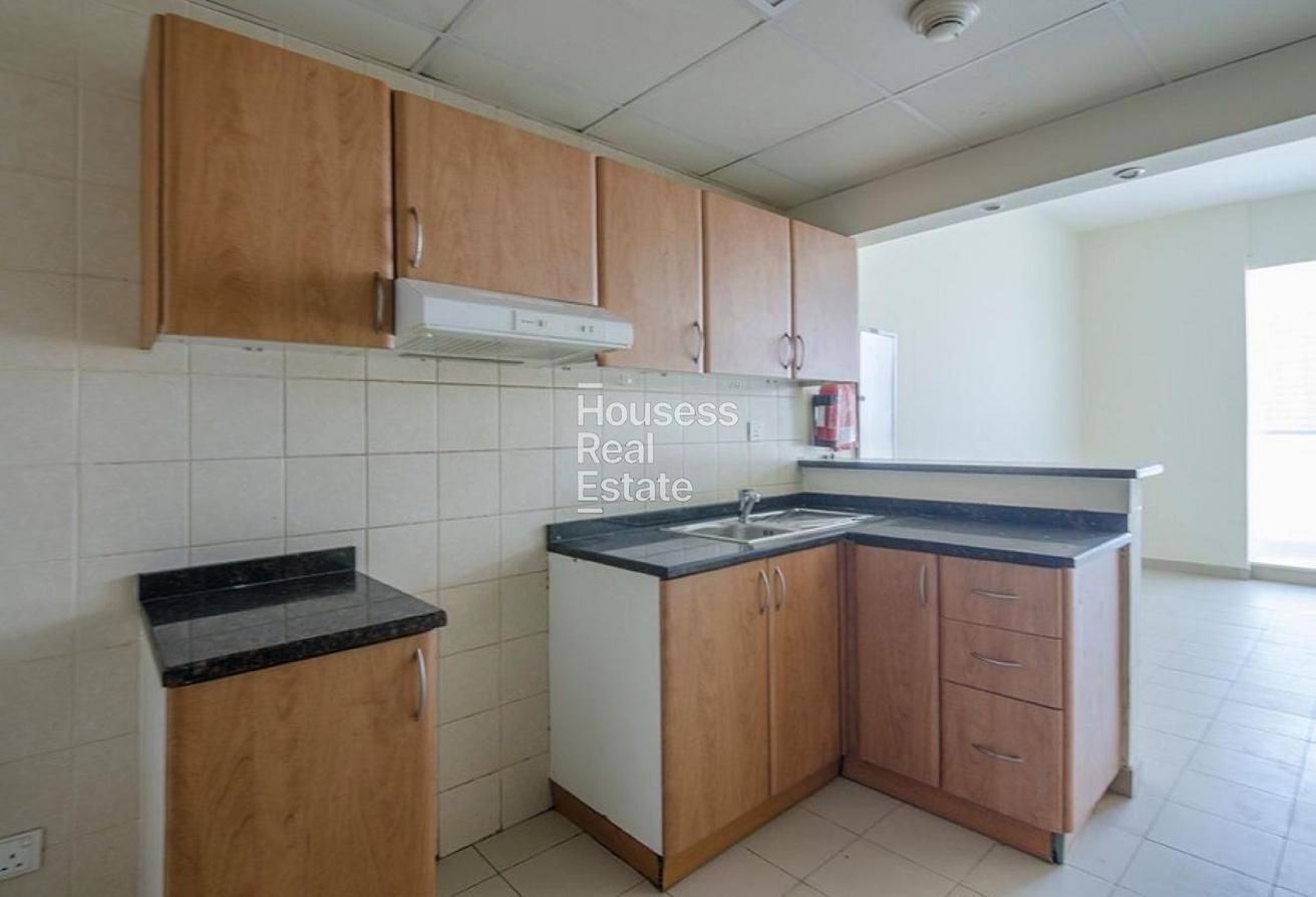 Spacious Studio | Well-Maintained | Flexible Cheques photo 6
