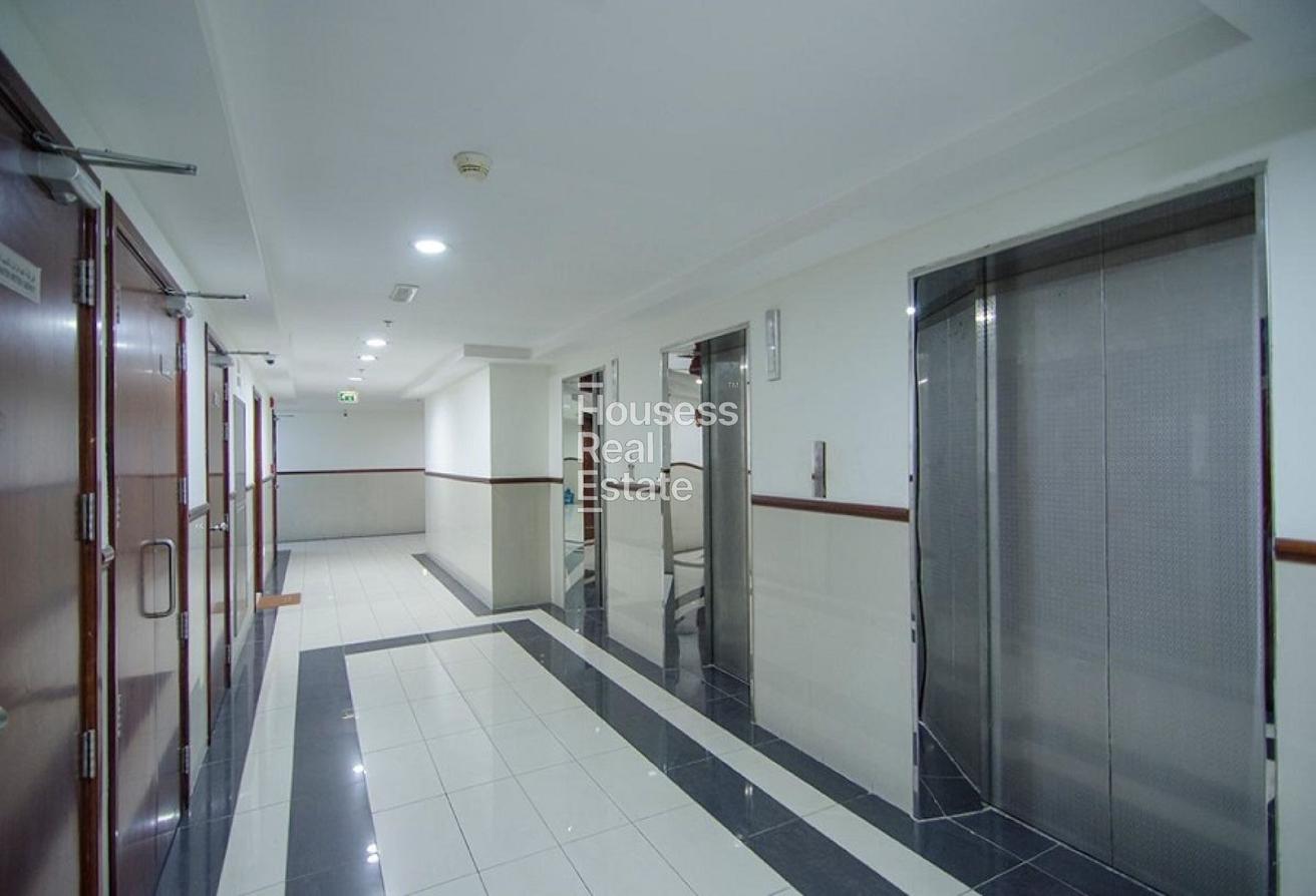 Spacious Studio | Well-Maintained | Flexible Cheques photo 8