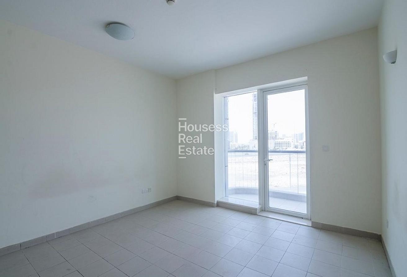 Spacious Studio | Well-Maintained | Flexible Cheques photo 4