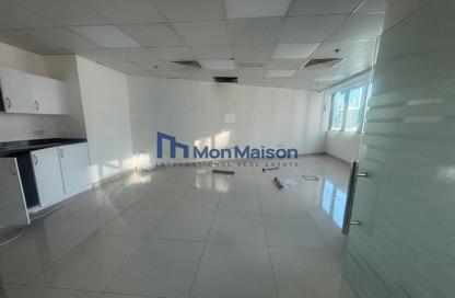 Office Space - Studio - 4 Bathrooms for rent in Business Tower - Business Bay - Dubai