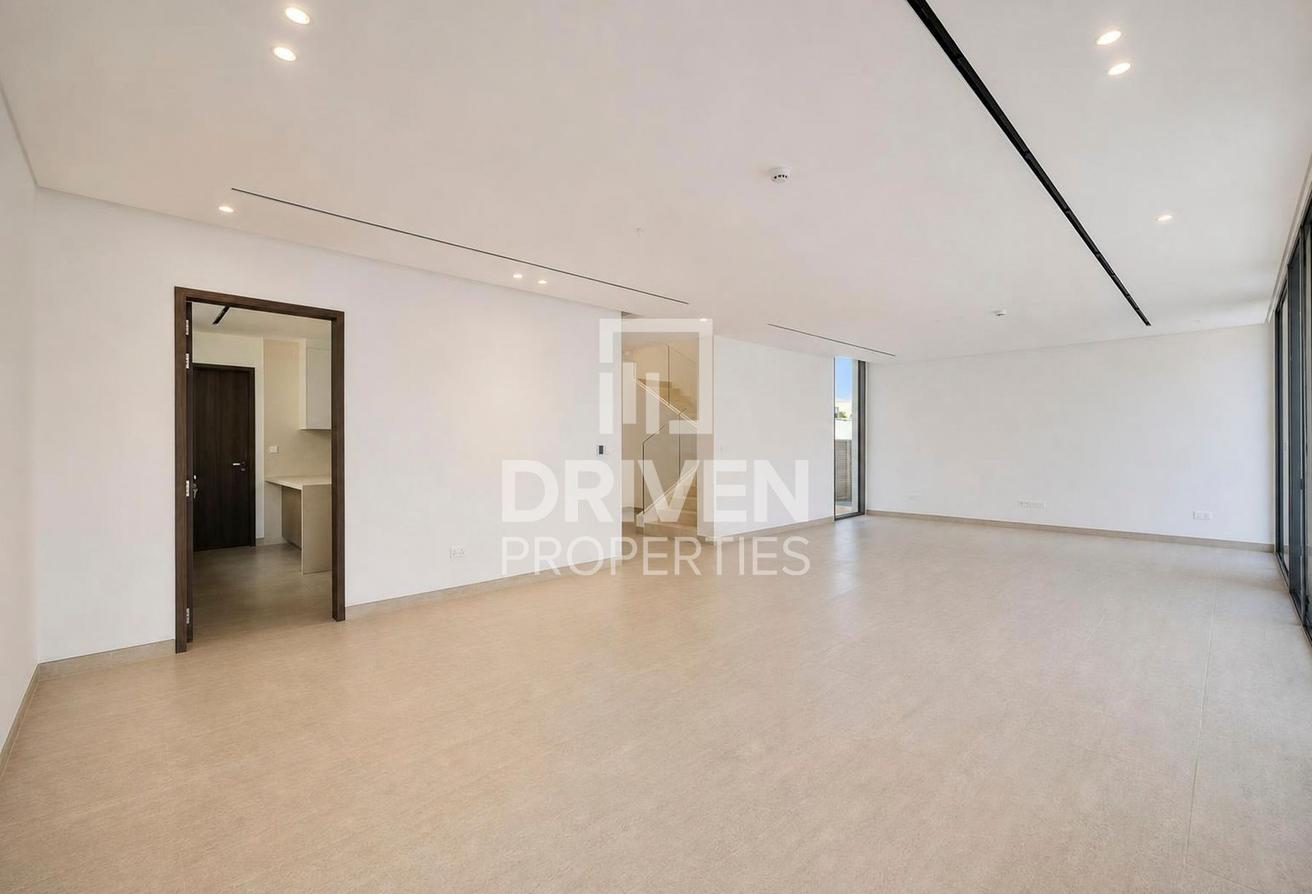 Premium Finishing| Corner Plot with Private Pool photo 5