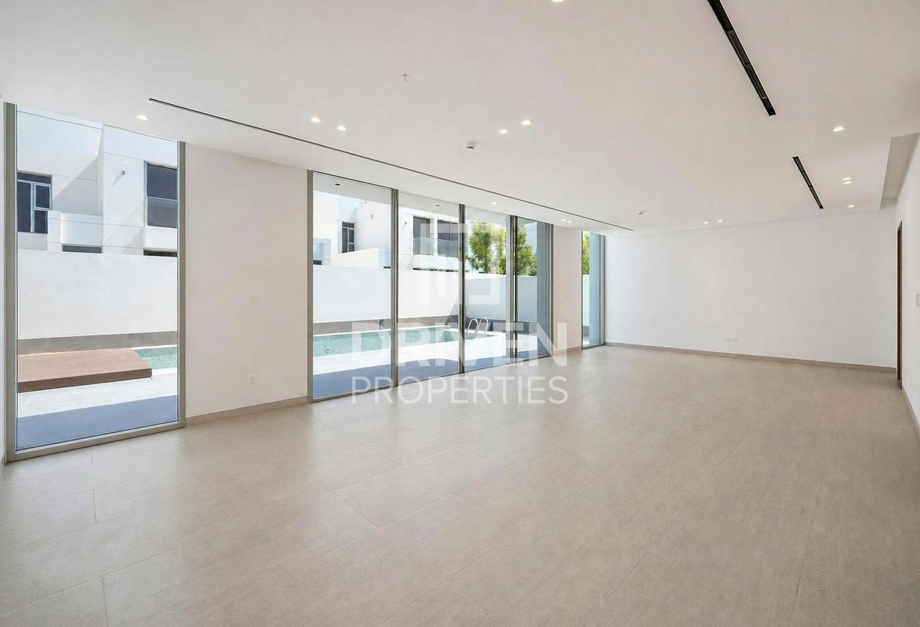 Premium Finishing| Corner Plot with Private Pool photo 2