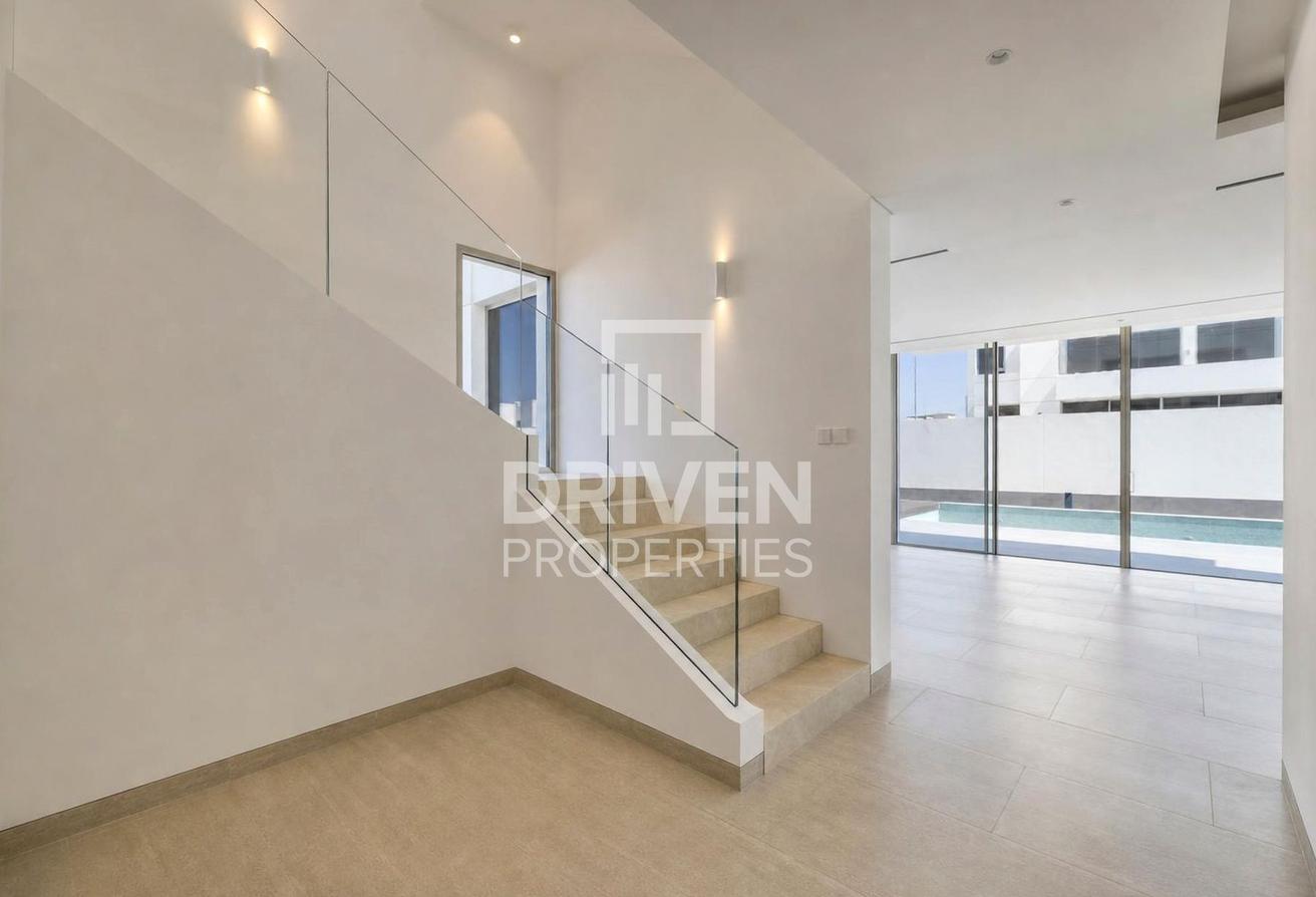 Premium Finishing| Corner Plot with Private Pool photo 3