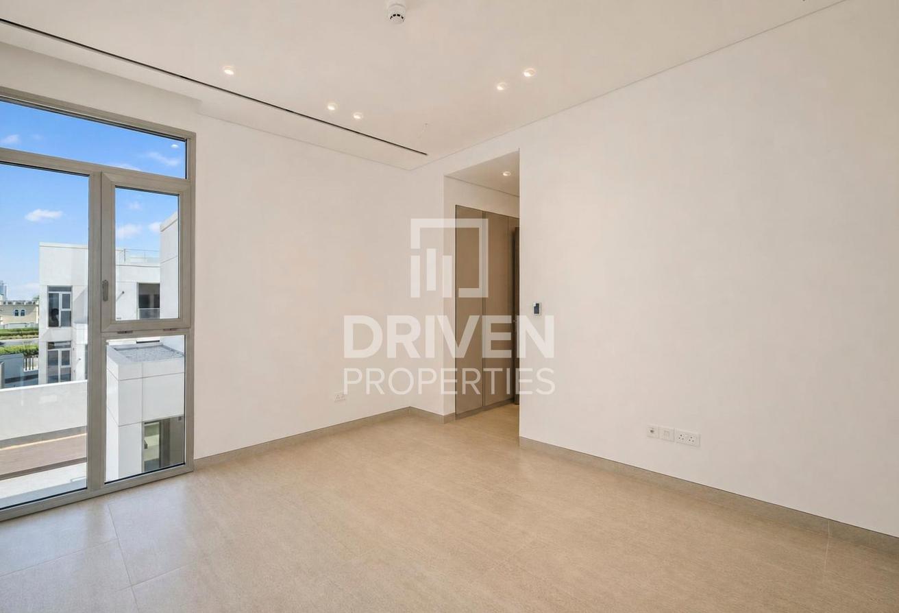 Premium Finishing| Corner Plot with Private Pool photo 15