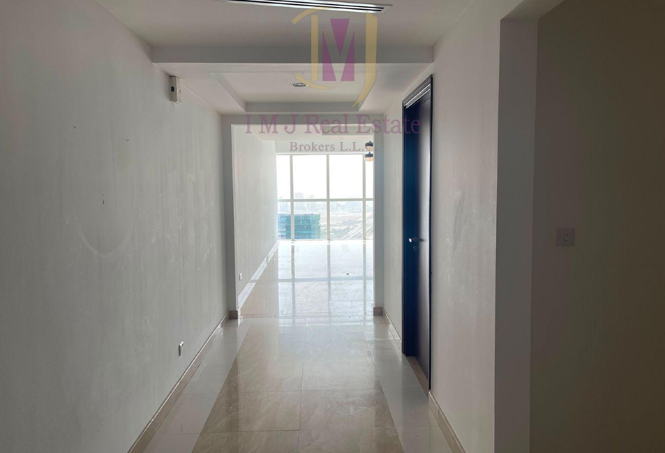 UNFURNISHED | HIGH FLOOR | SHK ZAYED ROAD VIEW photo 5