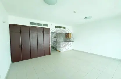 Apartment - 1 Bathroom for rent in Cricket Tower - Dubai Sports City - Dubai