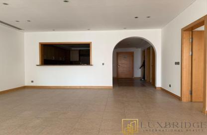 Apartment - 2 Bedrooms - 3 Bathrooms for rent in Al Tamr - Shoreline Apartments - Palm Jumeirah - Dubai
