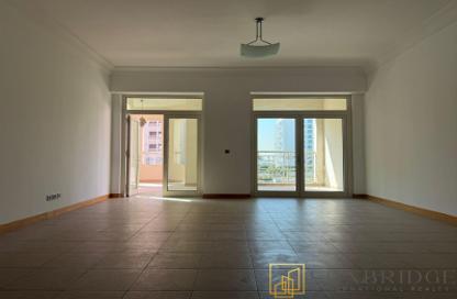 Apartment - 2 Bedrooms - 3 Bathrooms for rent in Al Tamr - Shoreline Apartments - Palm Jumeirah - Dubai
