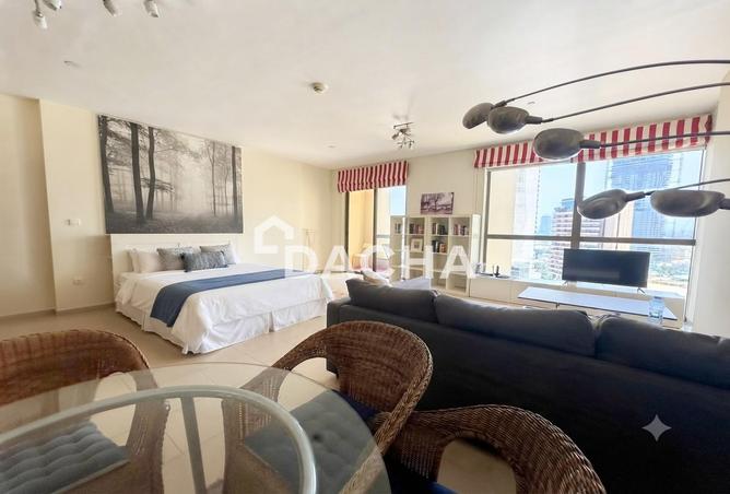 12 CHEQUES | Massive Layout | Ready to Move In — 3
