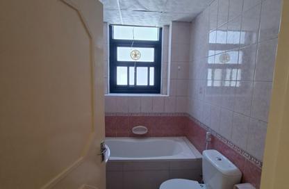 Apartment - 2 - 2 for rent in Thuraya Al Majaz Building - Al Majaz 3 - Al Majaz - Sharjah