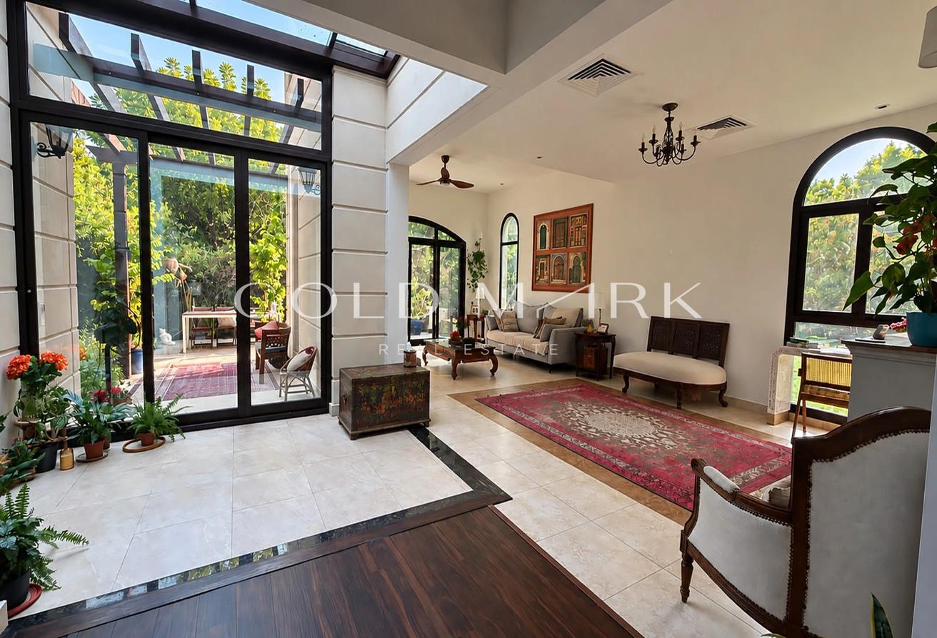Spacious Corner Villa | Large Plot | Immaculate photo 7