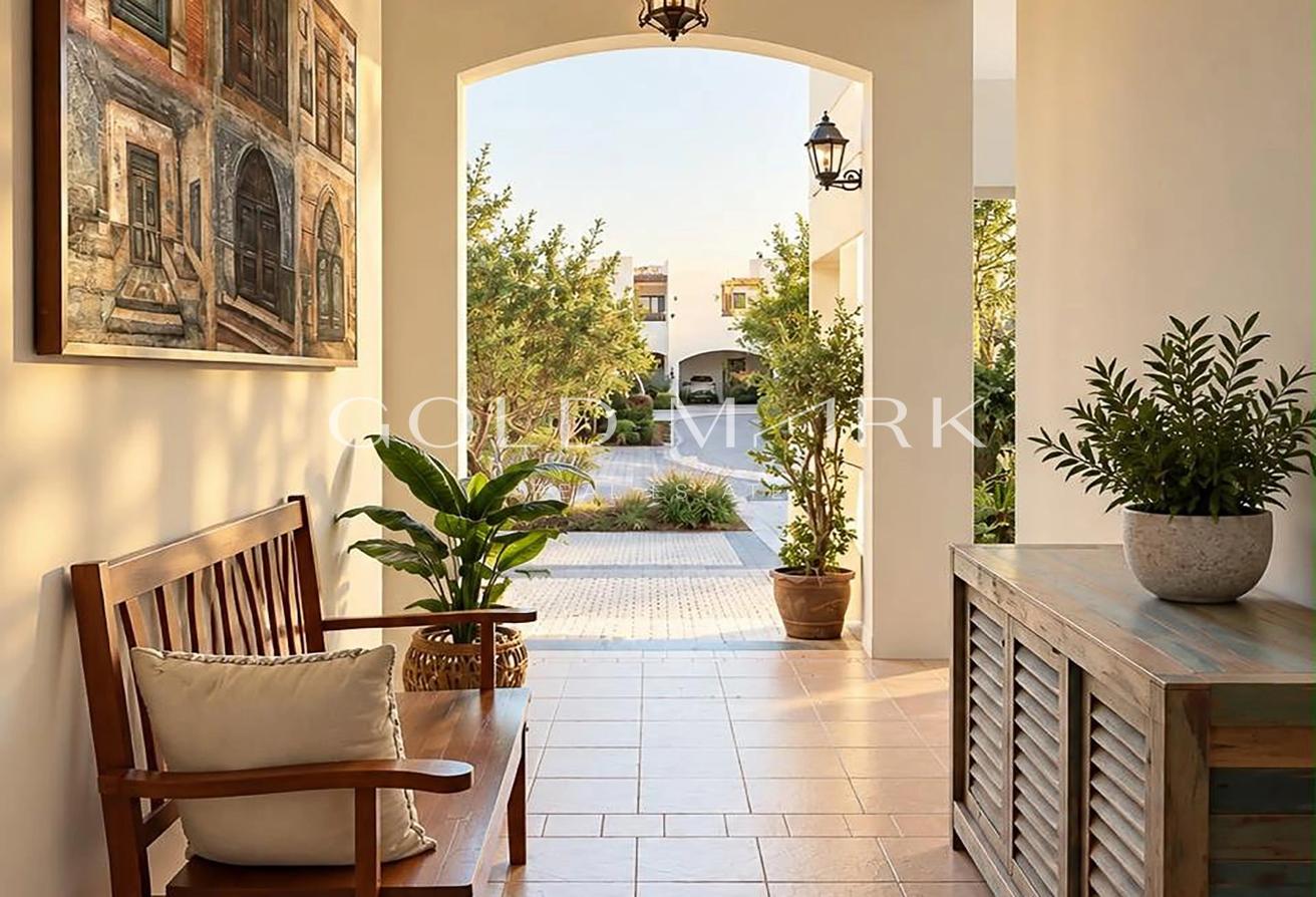 Spacious Corner Villa | Large Plot | Immaculate photo 2