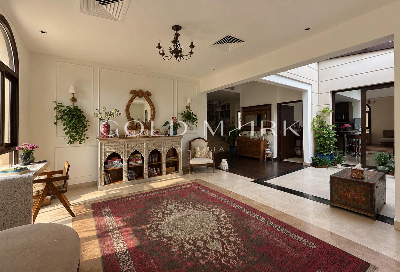 Spacious Corner Villa | Large Plot | Immaculate photo 9